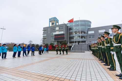 201912【夯實基礎(chǔ) 練就功夫——阜陽五中第七屆國旗護(hù)衛(wèi)隊基本功大賽圓滿成功】潁州晚報 阜陽日報 阜陽發(fā)布 特約攝影記者 凡偉 18844908911 (1)_conew1.jpg